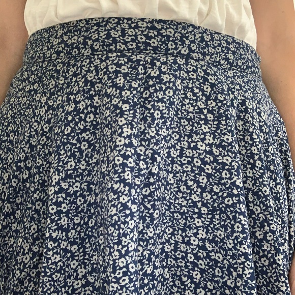 Forever 21 Floral Skirt - Picture 4 of 9